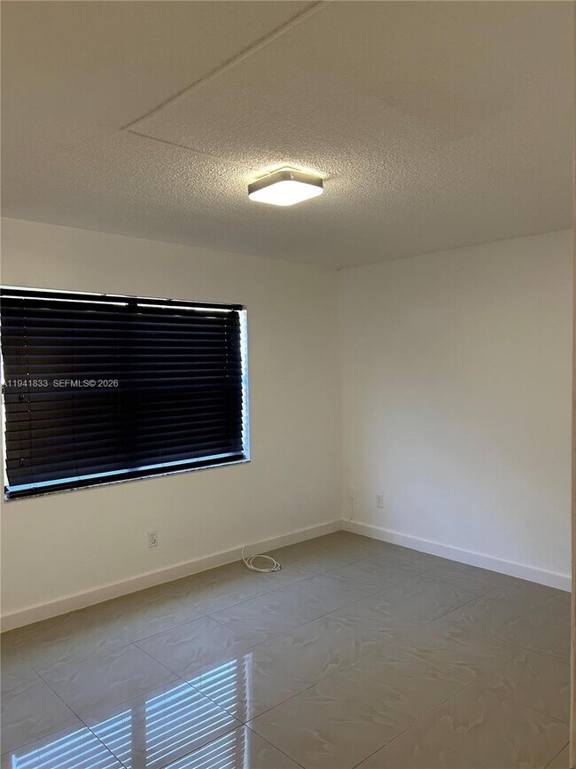 Building Photo - 10027 Winding Lake Rd