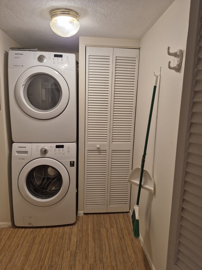 Building Photo - 5745 Summerside Ln