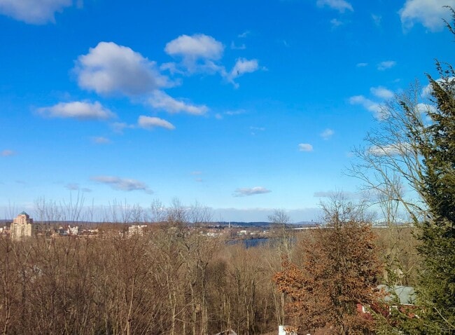 Building Photo - 143 Eastern Drive