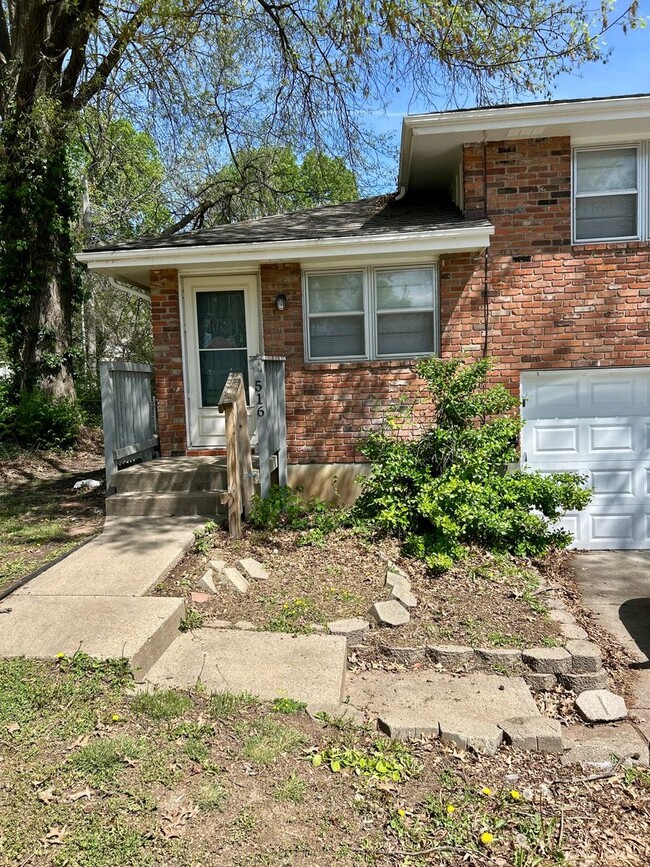 Primary Photo - 518 E Short Ave