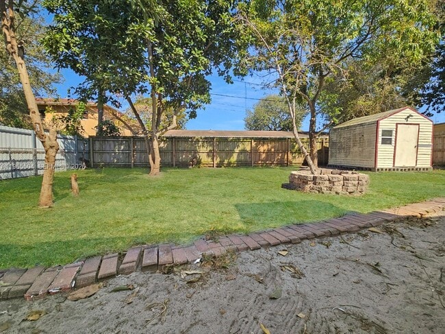 Building Photo - 315 NE 165th St