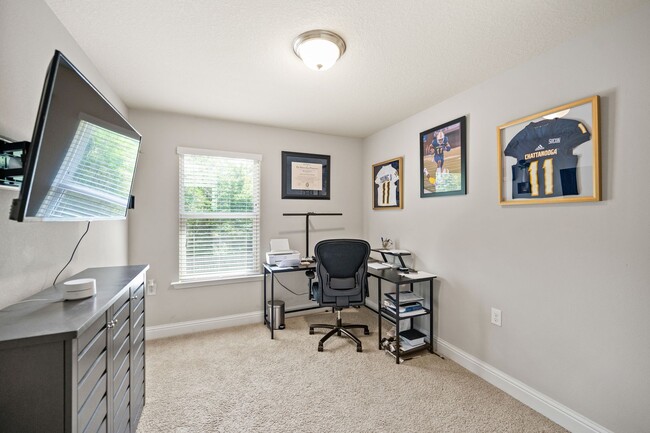 Building Photo - NEW LOW PRICE!!