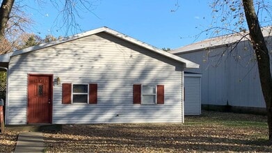 Building Photo - 1011 Park Dr