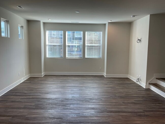 Building Photo - Beautiful Three Story Townhouse in Aria at the Park!