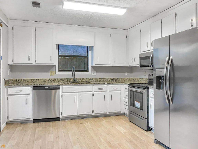 Building Photo - 2293 Carousel Ct