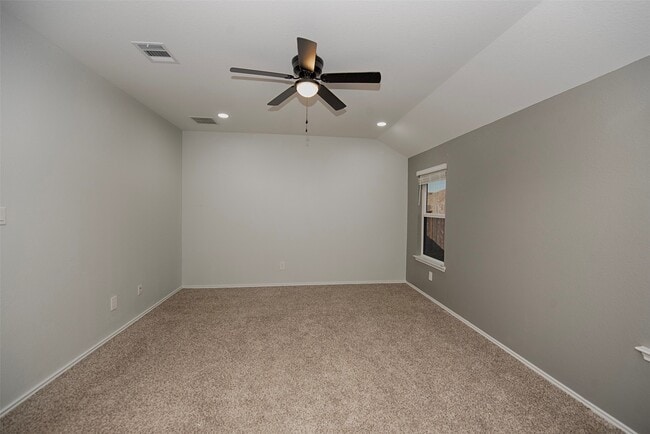 Building Photo - 15223 Mayflower St