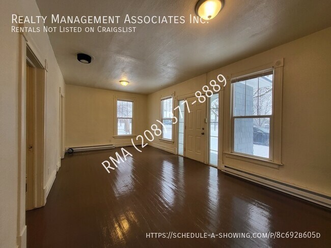 Building Photo - 1502 Heron St