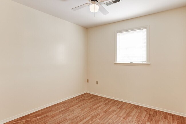Building Photo - 3 Bedroom 1.5 bath home in Etters