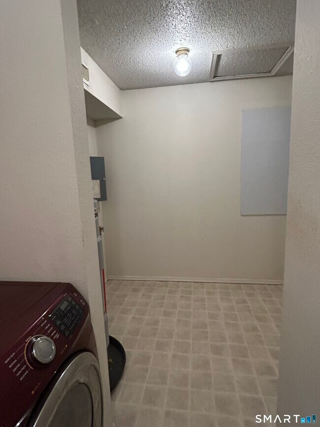 Building Photo - 82 Crown Knoll Ct