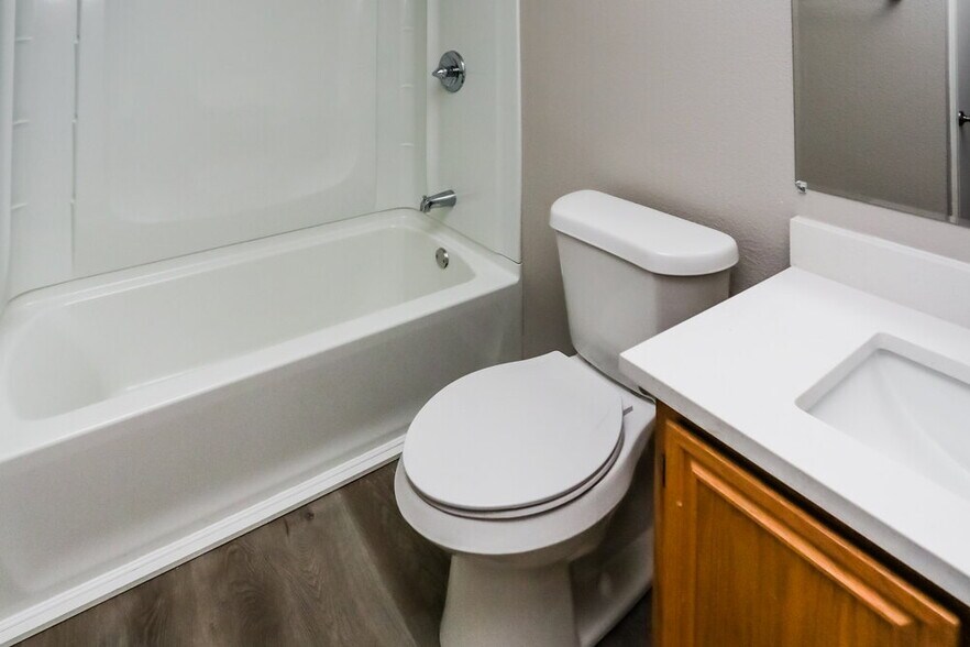 Building Photo - 2508 Helen Ln