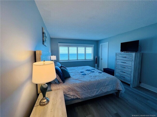Building Photo - 10102 S Ocean Dr