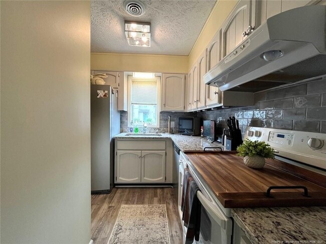 Building Photo - 940 Linden Rd