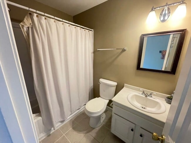 Building Photo - Desirable 2 Bedroom Townhouse Near Downtown Cary