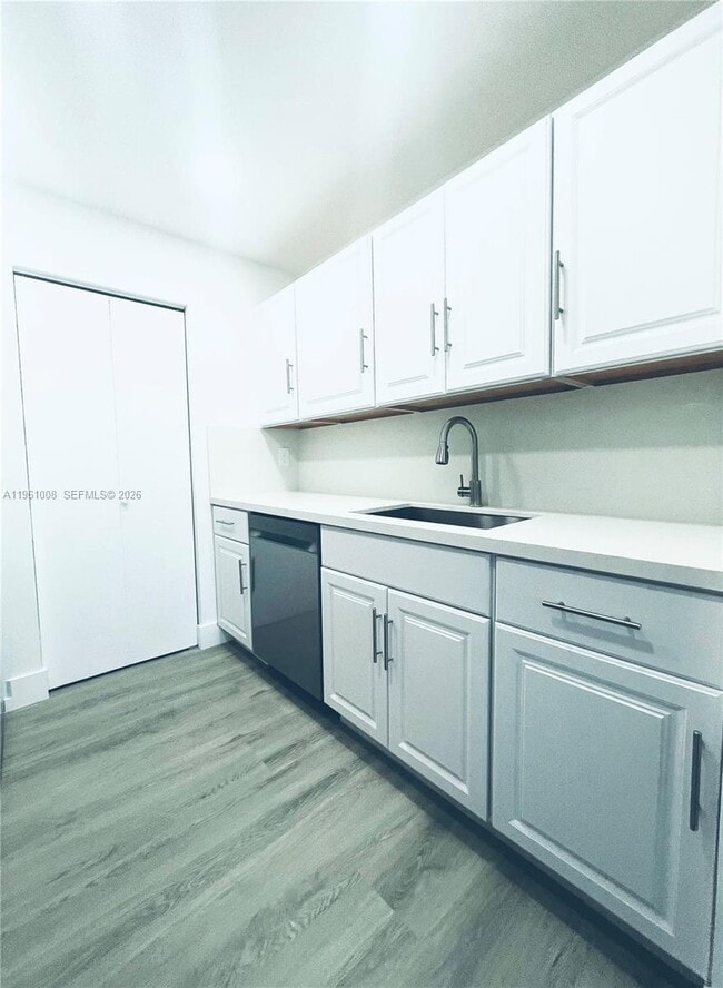 Building Photo - 500 NE 2nd St