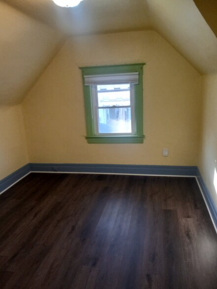 Building Photo - 539 W Canedy St