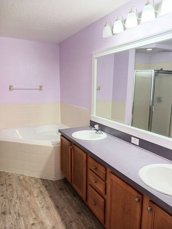 Building Photo - Home For Rent