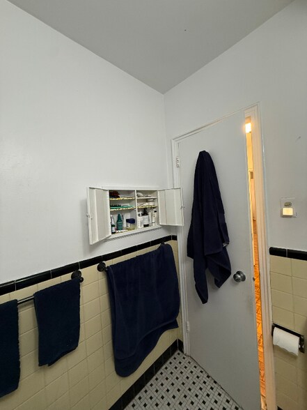 Building Photo - 2500 Q St NW