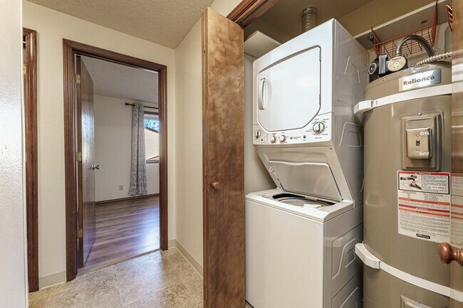 Building Photo - Updated 1 Bed / 1 Bath Upper-Level Condo with Balcony, Garage & A/C — Gated Community!