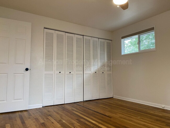 Building Photo - 2605 Lark Dr