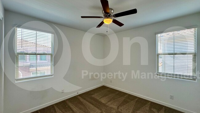 Building Photo - 1068 E Sabino Dr