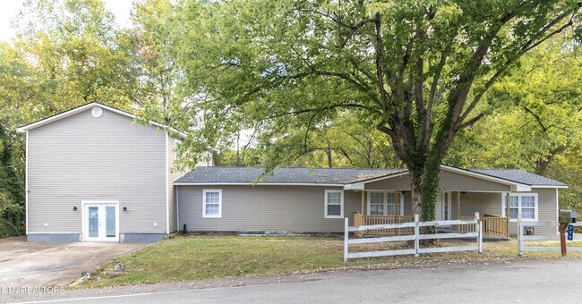 Building Photo - 770 Mahoney Rd