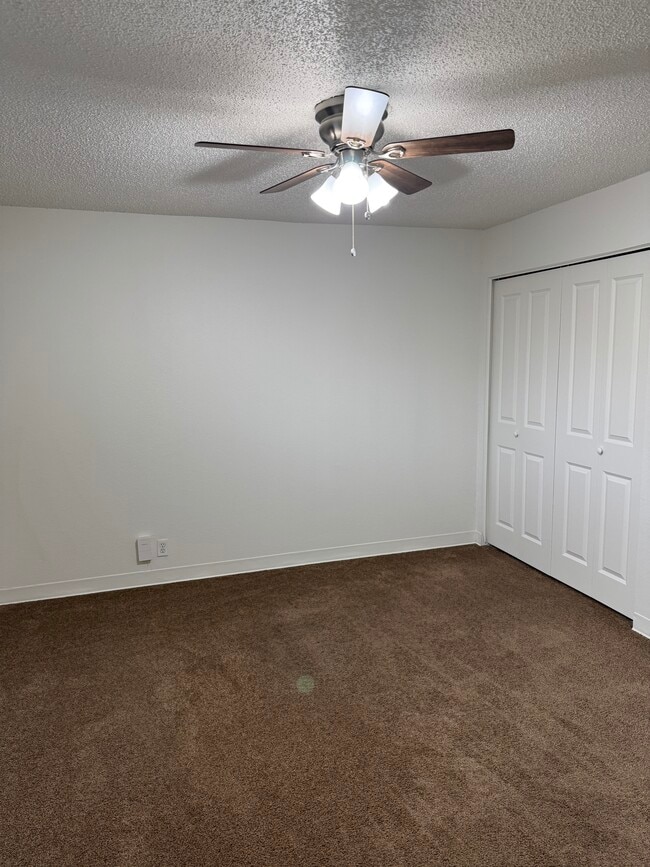 Building Photo - Magnussen Apartments