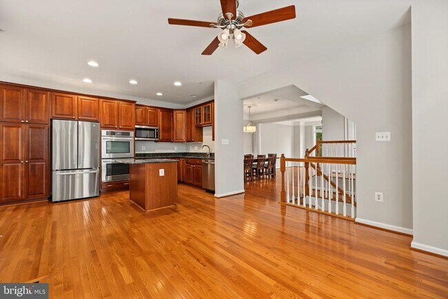 Building Photo - 5256 Bessley Pl