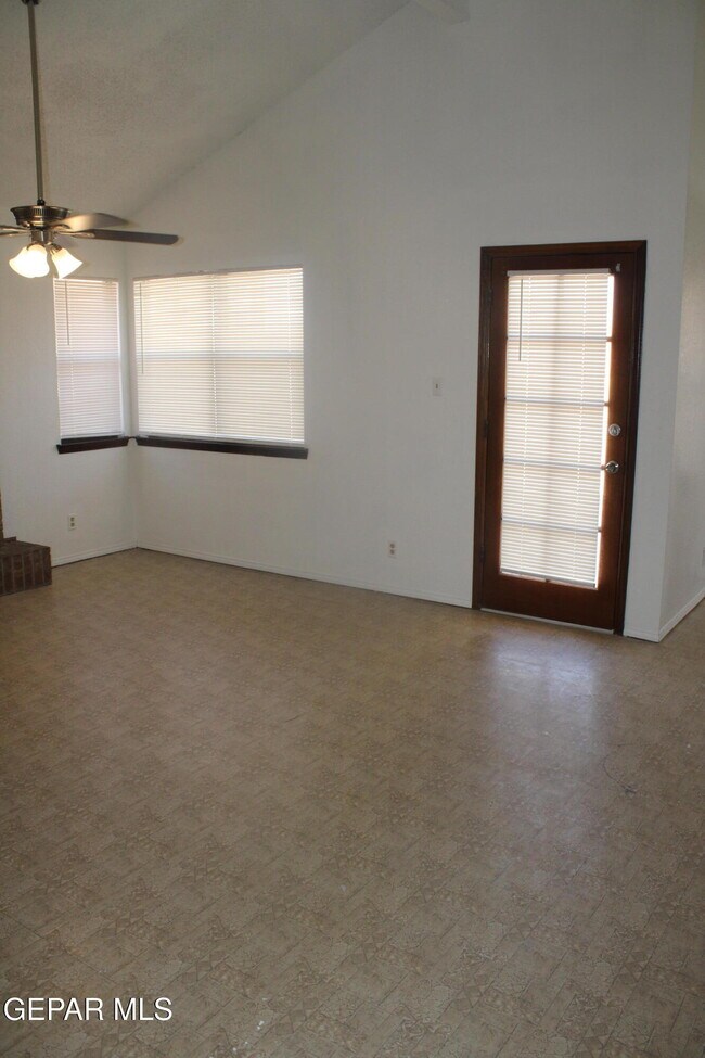 Building Photo - 1472 Sierra De Oro Dr