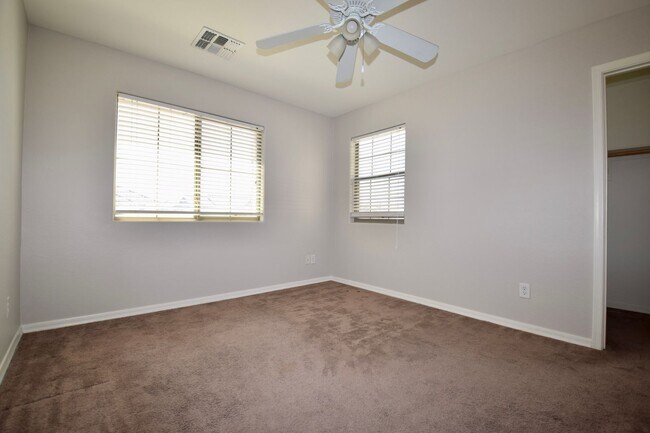 Building Photo - Beautiful Queen Creek home with a Pool!