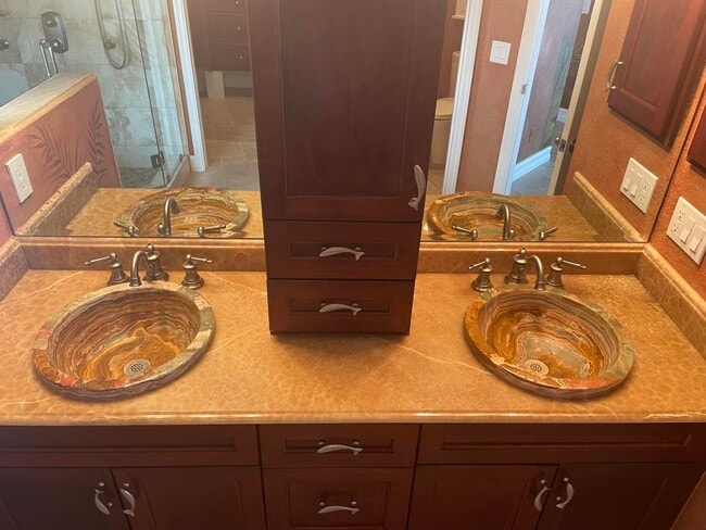 Building Photo - 5605 College Rd