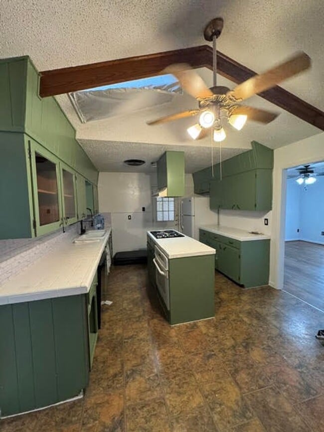 Building Photo - 2812 Live Oak Dr