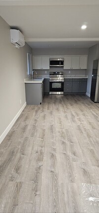 Building Photo - Spacious and clean with private backyard -...