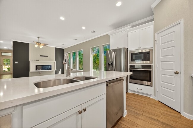 Building Photo - 381 Andes Dr