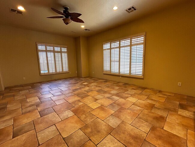 Building Photo - On GOLF COURSE LOT - 3 Bed/3Bath GATED Com...