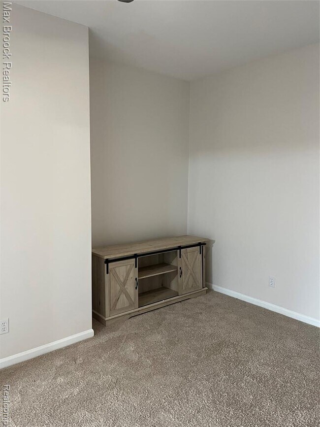 Building Photo - 3255 Camden Dr