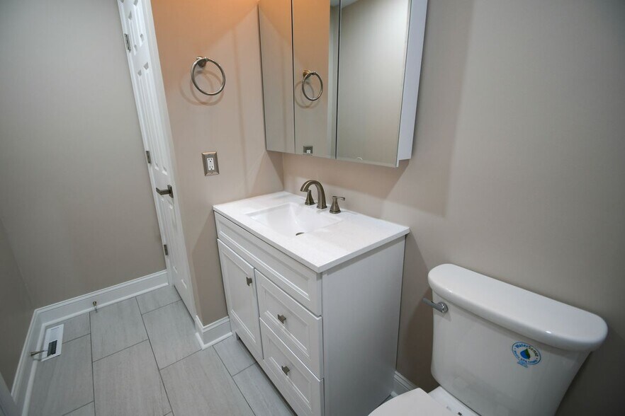 Building Photo - 4522 Rosemarie Dr