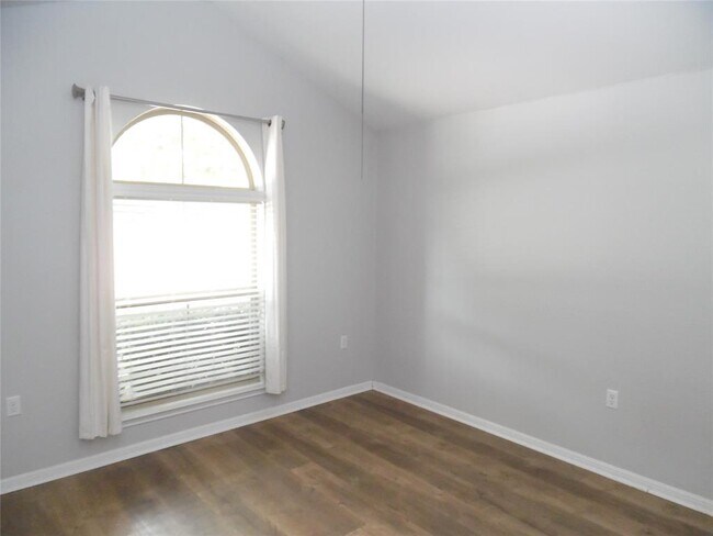 Building Photo - 1217 Peregrine Way