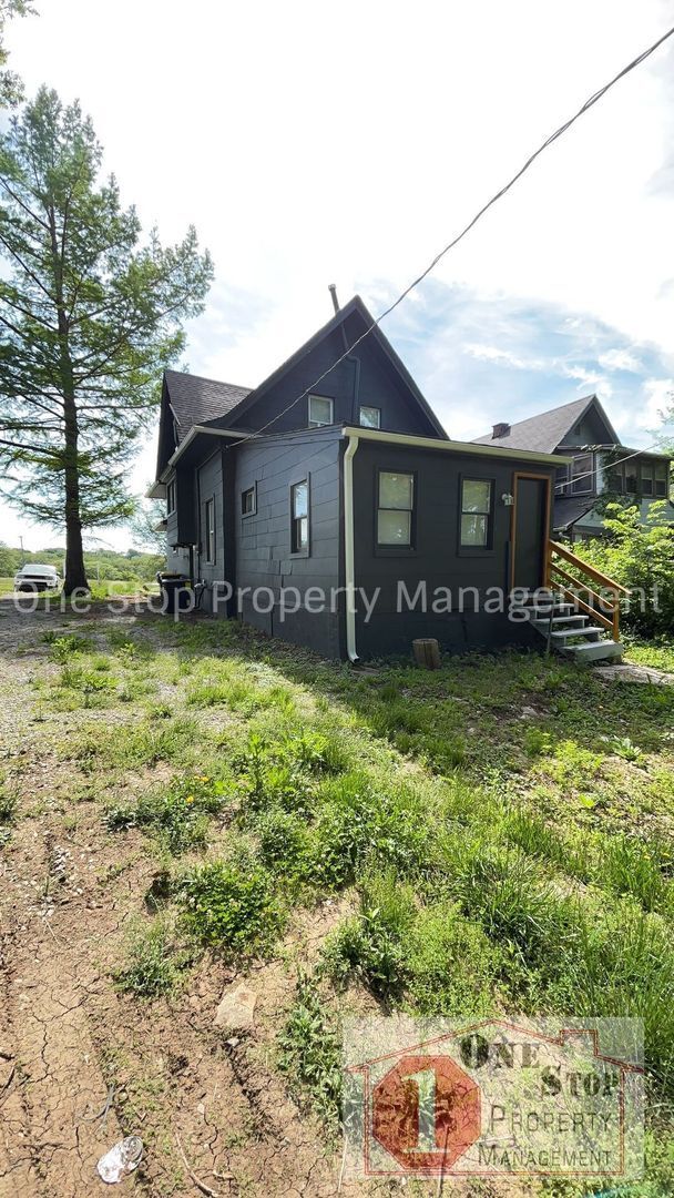 Building Photo - Charming 3-bedroom, 2-bath home in Kansas ...