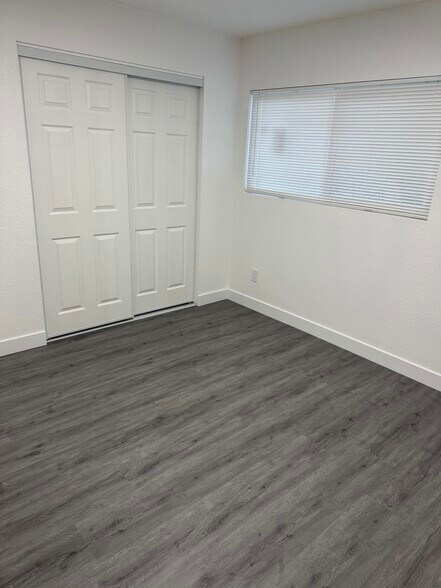 Building Photo - 581 W 16th St