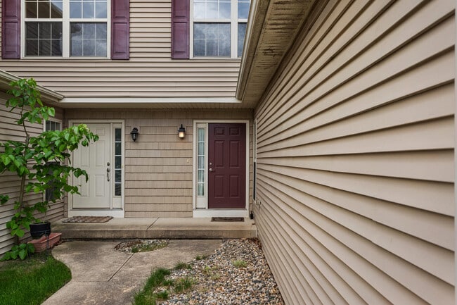 Building Photo - 2521 Pembrook Point