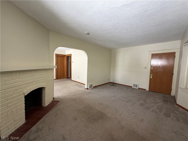Building Photo - 1605 Larchmont Ave