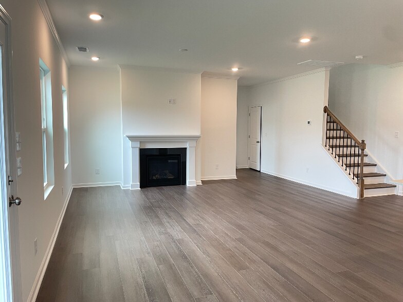 Building Photo - 540 Morning Lgt Dr