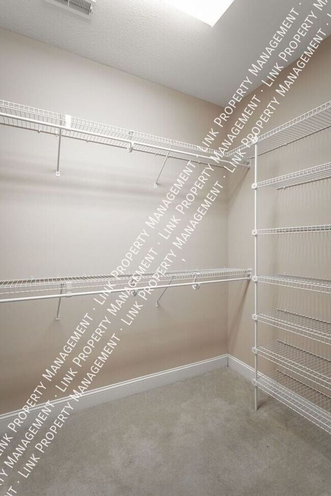 Building Photo - Beautiful large 1800 sf 3/2 for $2000 Townhome in Hixson with a garage and attic storage!