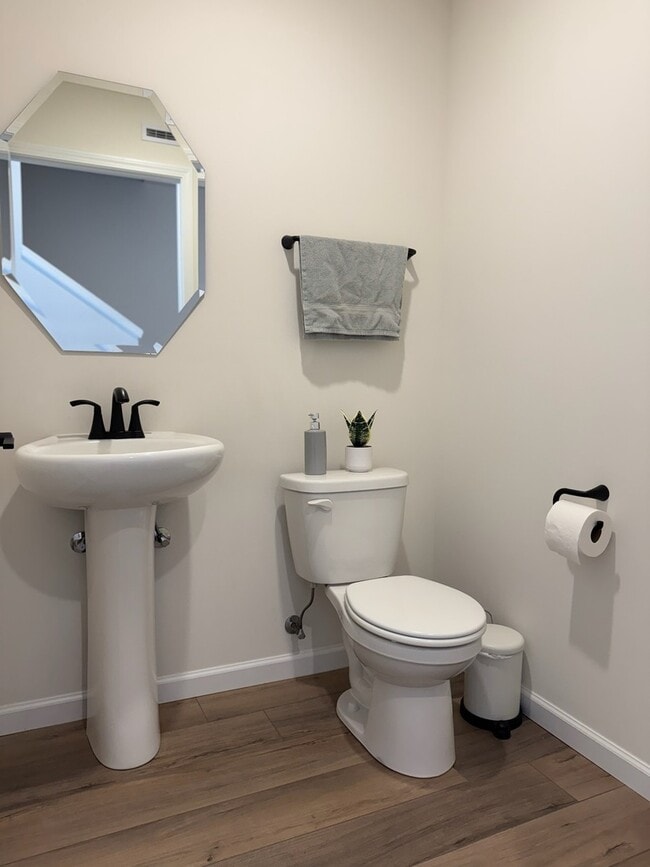 Building Photo - 5963 Hawkweed Dr