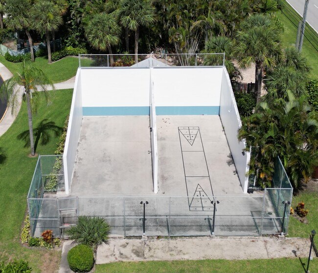 Building Photo - 1410 Ocean Dunes Cir