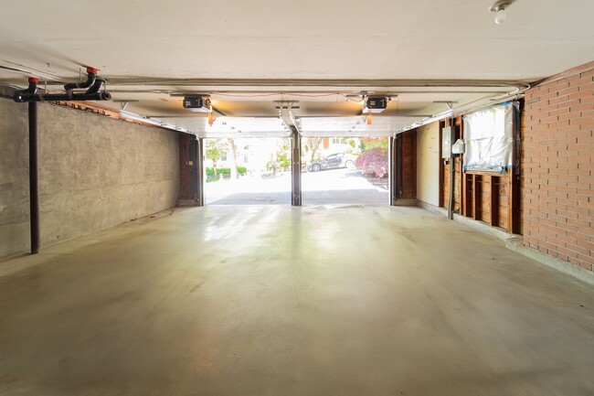 Building Photo - Enchanting Portland Heights 5BD House: You...