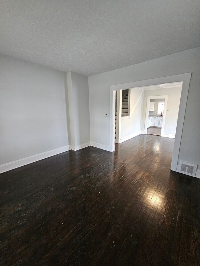 Building Photo - Wakefield7010-7014