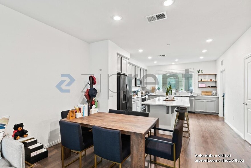 Building Photo - 641 Toby Ct