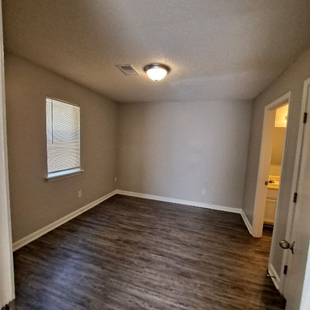 Building Photo - 2717 Carnes Ave