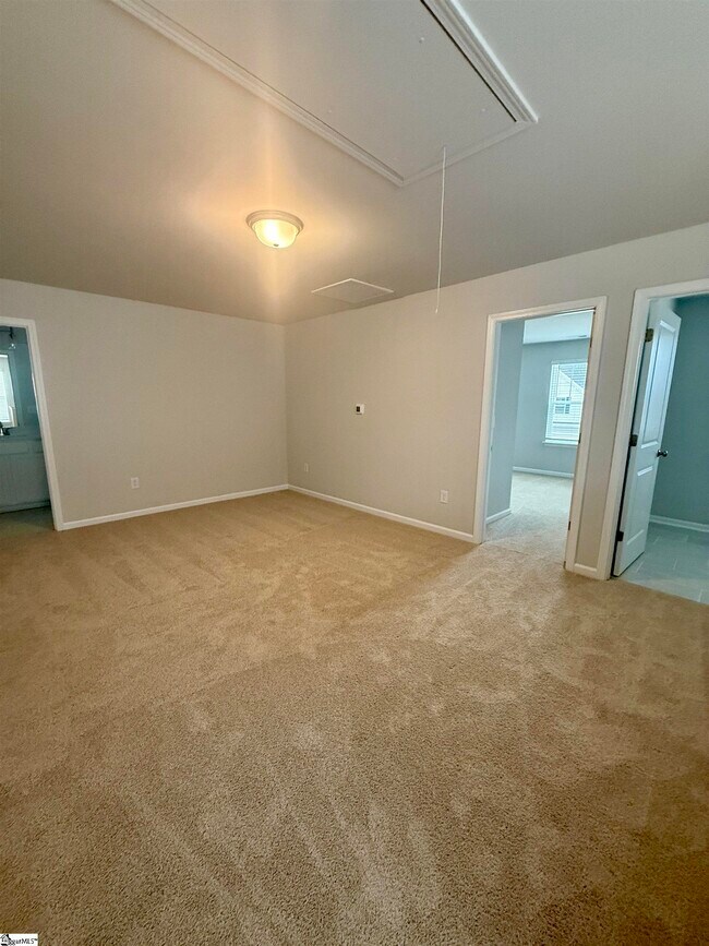 Building Photo - 141 Gervais Cir